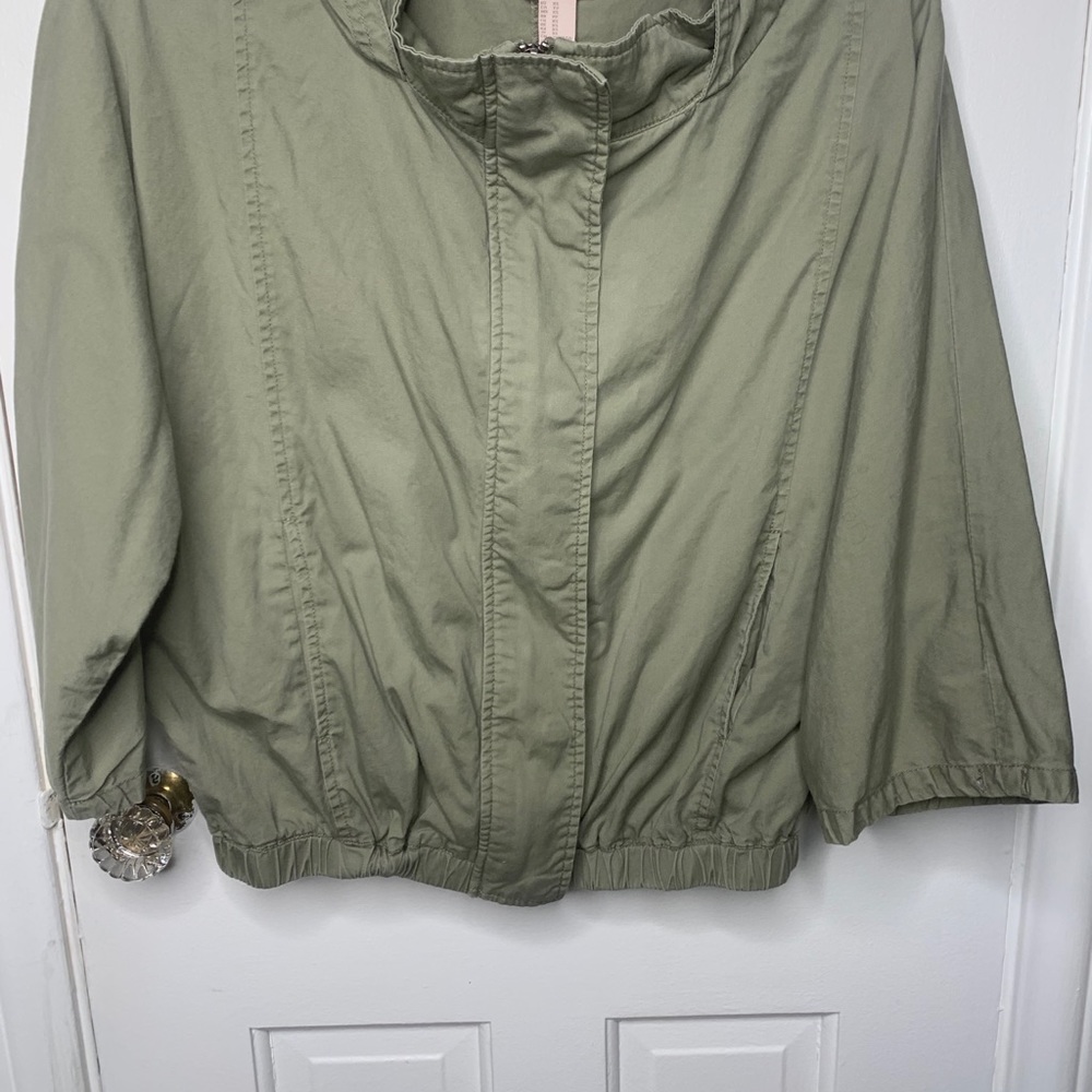 Green zip up jacket with hood - Picture 2 of 2